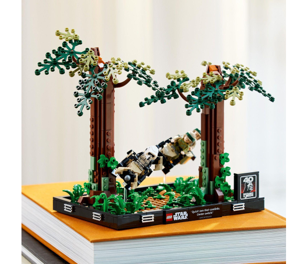 LEGO Star Wars 75353 Diorama: Pościg na ścigaczu przez Endor™ - 1091444 - zdjęcie 9